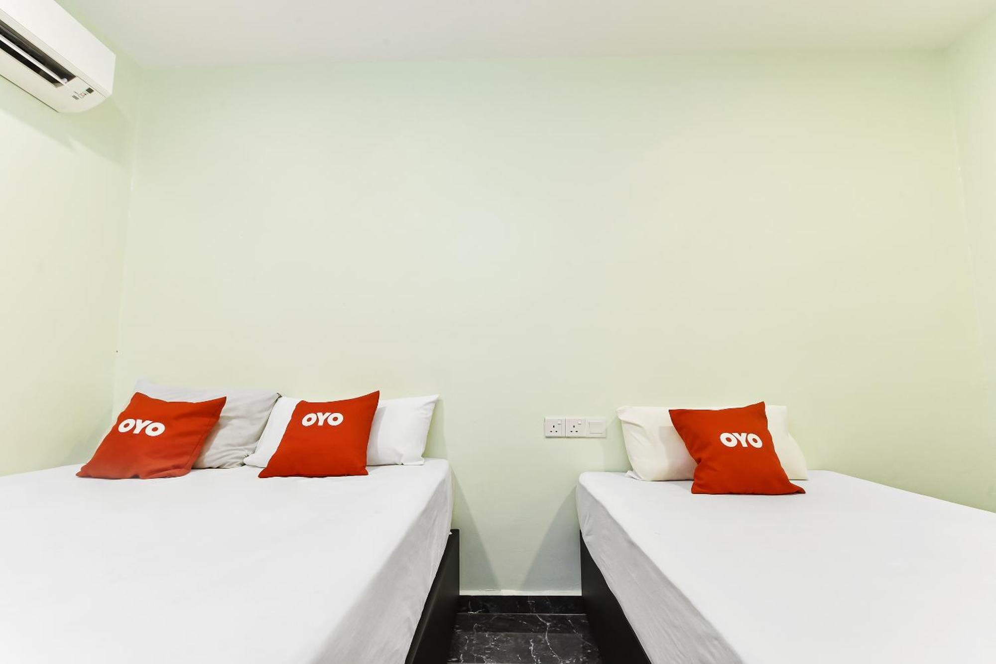 Oyo 90445 Th Hotel Bahau Exteriör bild